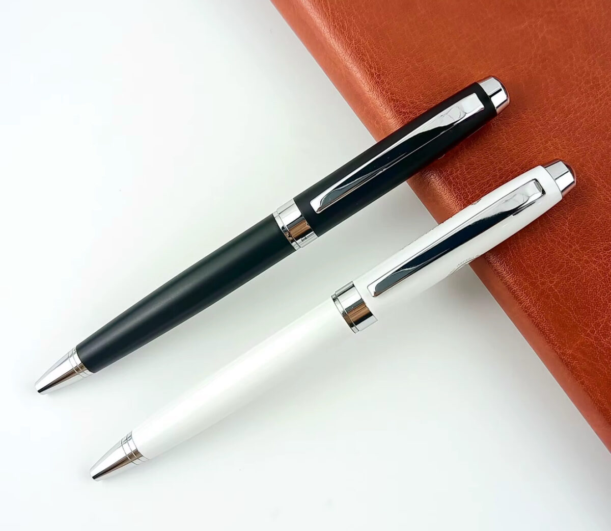 Customizable Logo Pen: Perfect Corporate Gift & Welcome Pack - Image 1